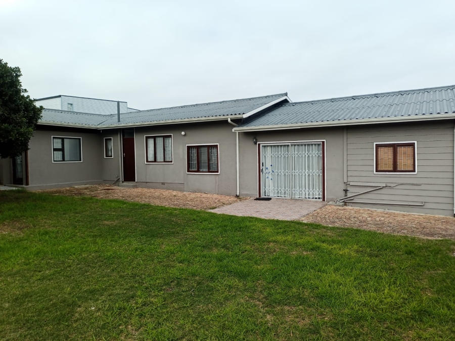 5 Bedroom Property for Sale in Kleinbaai Western Cape
